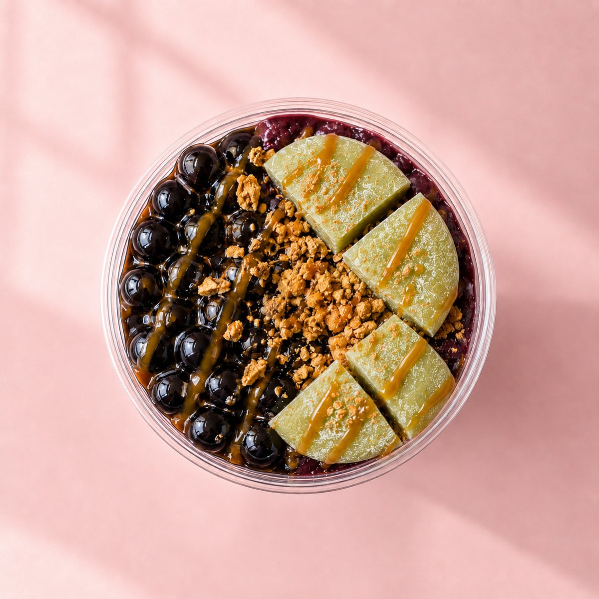 fusion açaí bowl mit kuromitsu boba und matcha mochi bei tea99